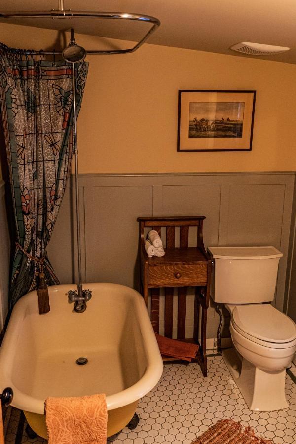 The Craftsman House Bed & Breakfast Bragg Creek Bagian luar foto