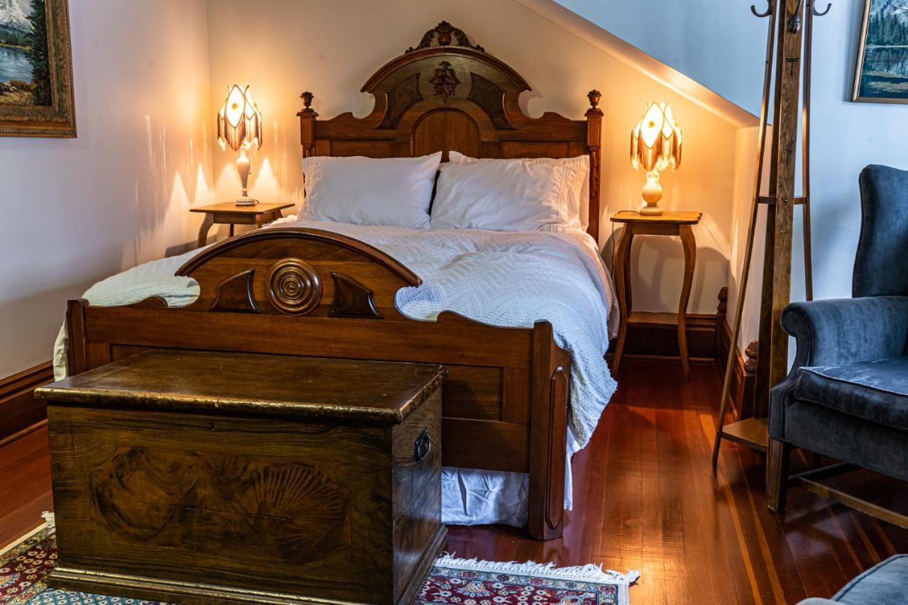 The Craftsman House Bed & Breakfast Bragg Creek Bagian luar foto